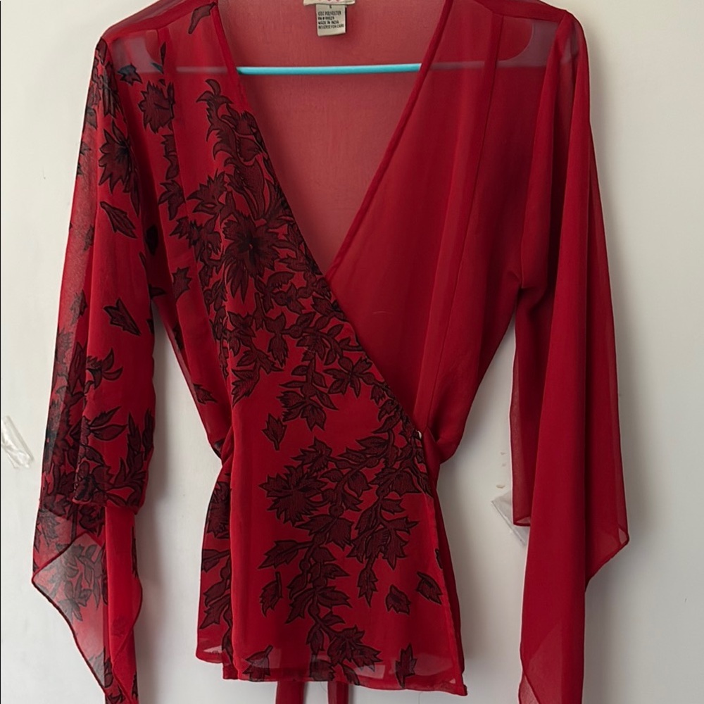 Elegant Red Wrap Blouse with Leaf Design - Picture 3 of 5